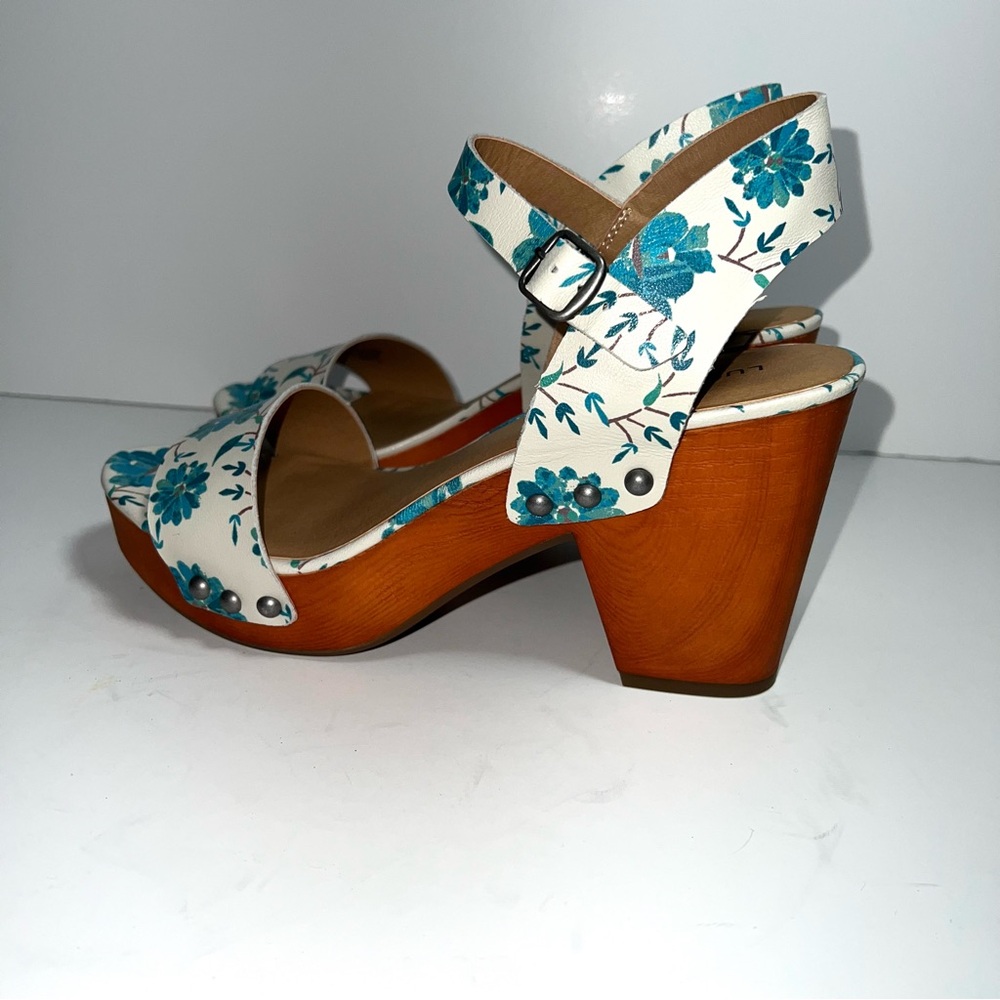 Lucky Brand Floral Heeled Sandals - White and Blue - Picture 3 of 9